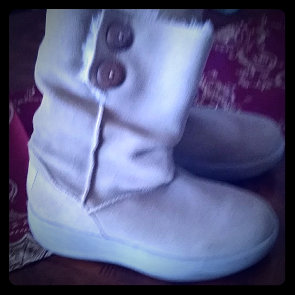 Sketcher's low suede boots.